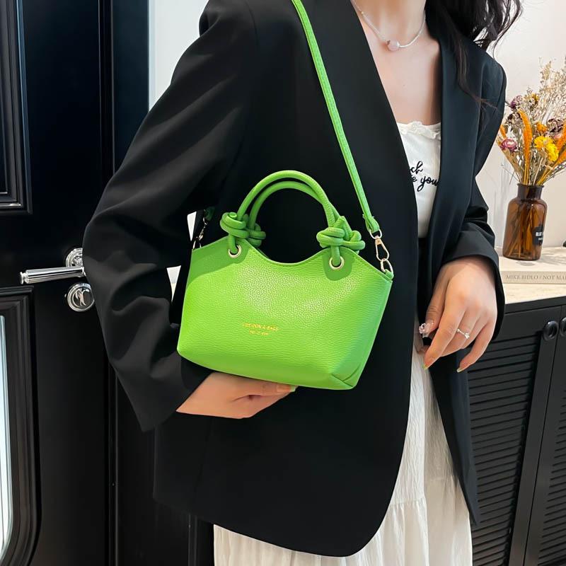 Hand carry fashion bucket bag women's Korean version ins shoulder bag 2025 spring new simple casual portable messenger bag