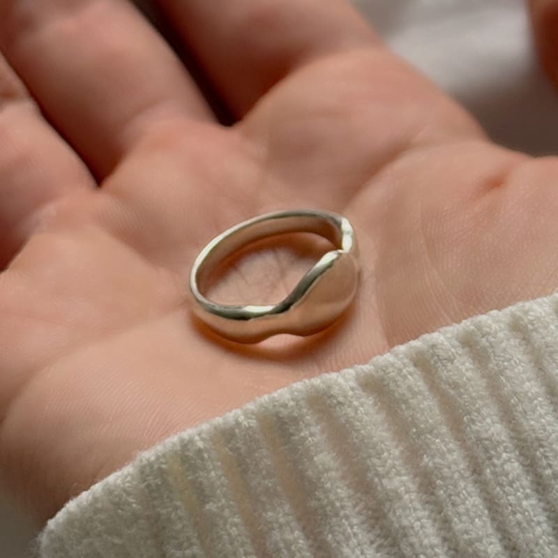 Melliv Pebble Hug Ring_mvr20