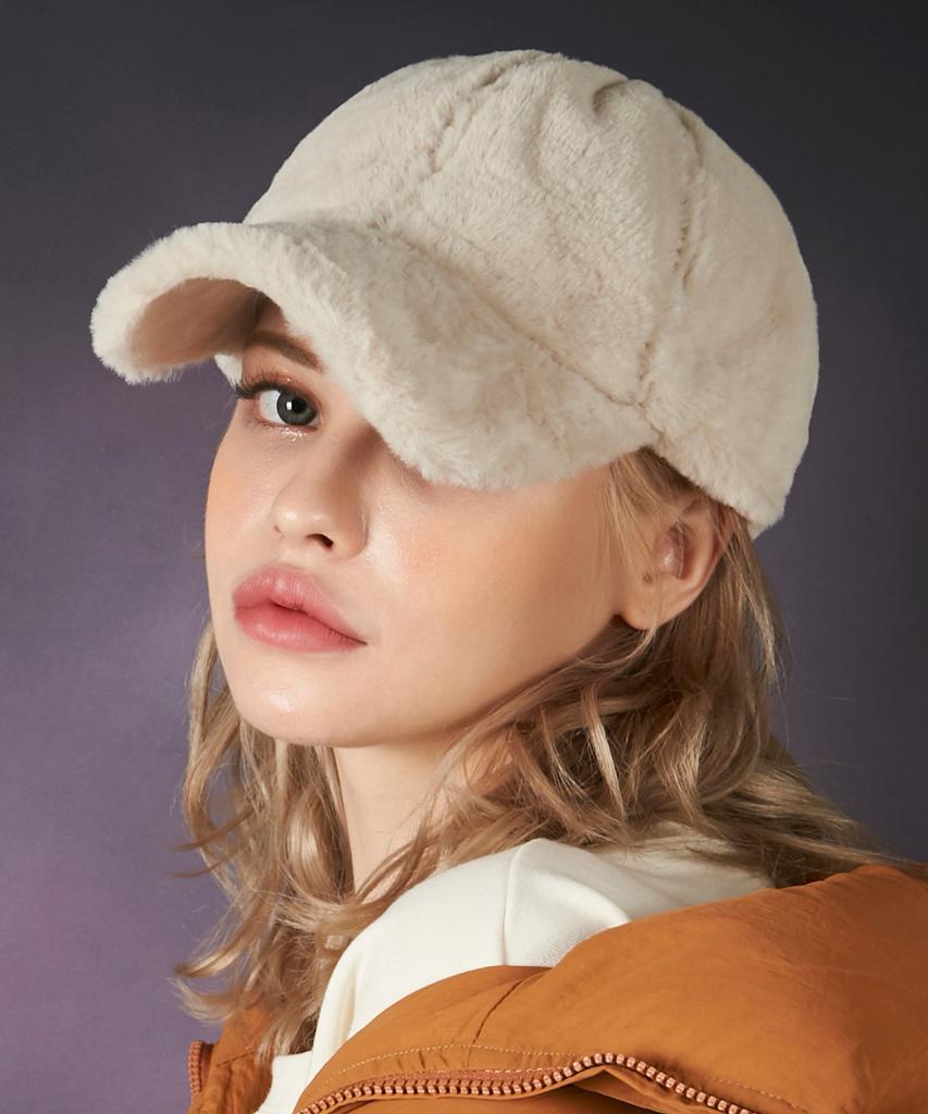 Bajal Fur Logo Point Ball Cap Cream