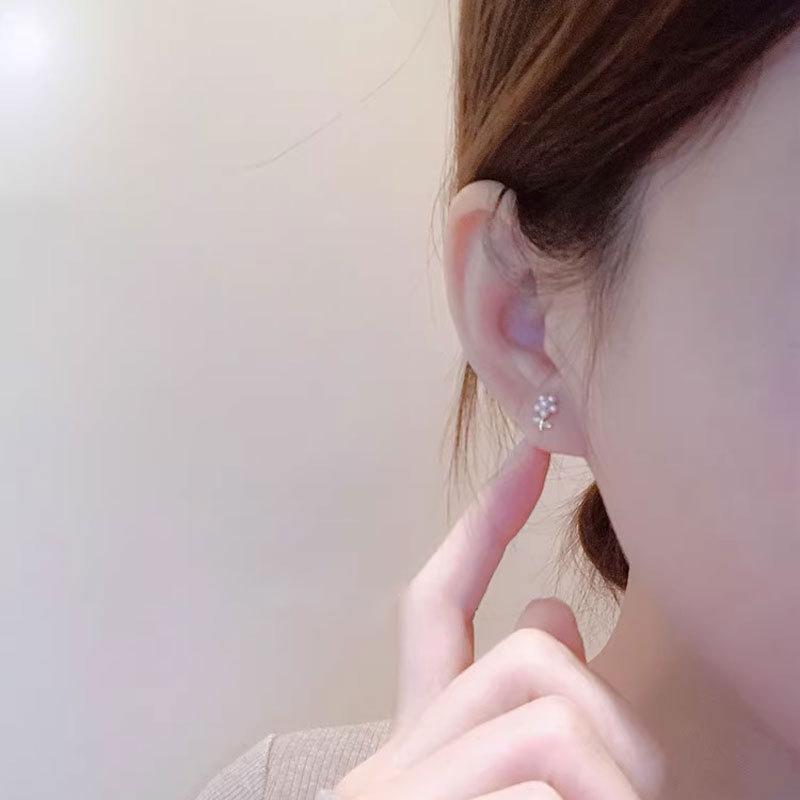 Pearl Leaf Flower Earrings for Women Niche Design High-end Earrings for Year New Style