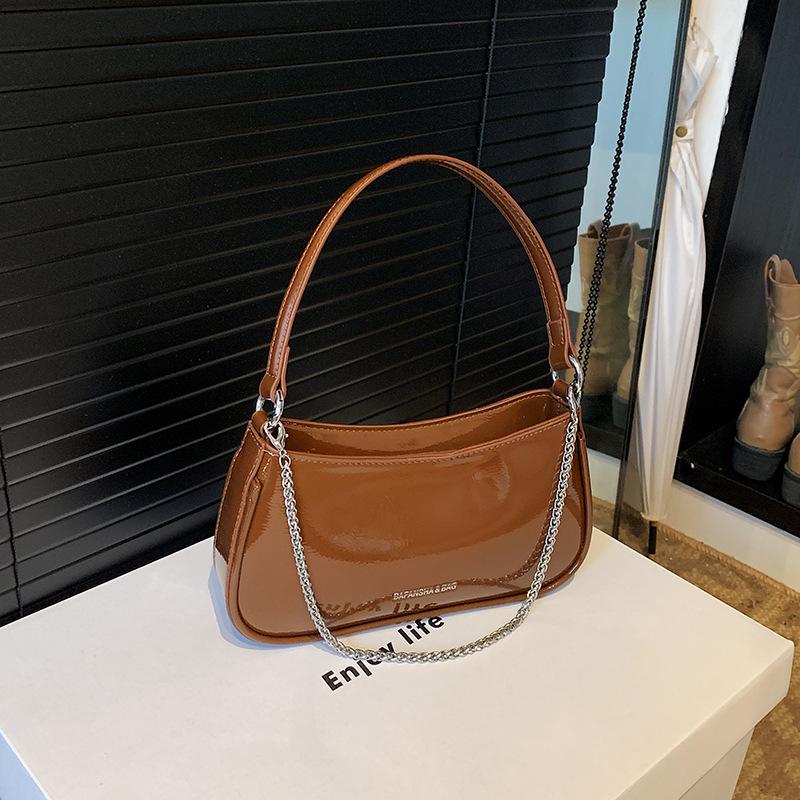 Premium Sense Retro Small Bag Women's 2025 New Autumn and Winter Versatile Messenger Bag Super Fire Shoulder Armpit Small Square Bag