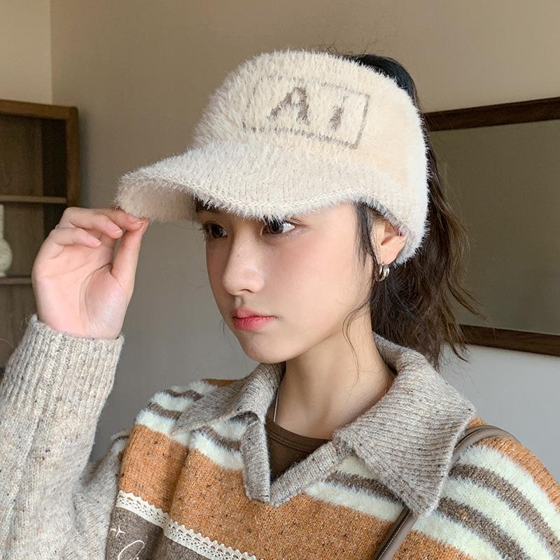 New Winter Plush Ear Protecting Peaked Cap for Women Korean Style Versatile Empty Top Ponytail Warm Baseball Hat