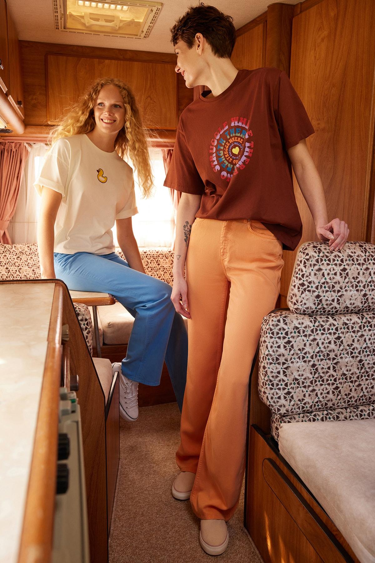 

Футболка - Коричневая - Бойфренд