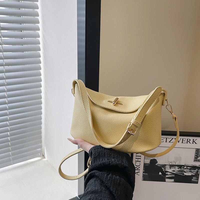 Autumn and Winter Small Fresh Handbag Bag Women's Fashion Foreign Style Versatile Shoulder Bag Casual Commuter Messenger Bag