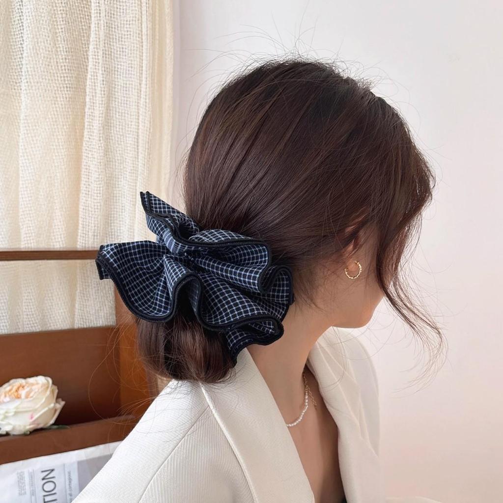 Zhao Lusi Xu Yan Inspiriertes Marineblaues Karomuster Doppellagiges Großes Haargummi Pferdeschwanz-Accessoire