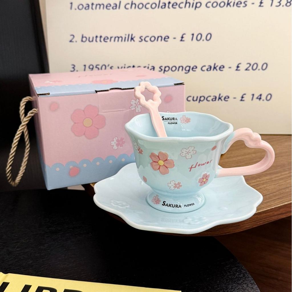 Kreatives Keramik-Kaffeebecher- und Untertassen-Set Büro Nachmittagstee Tasse und Untertasse Mädchenherz Kirschblüten Geprägte Tasse und Untertasse Souvenir