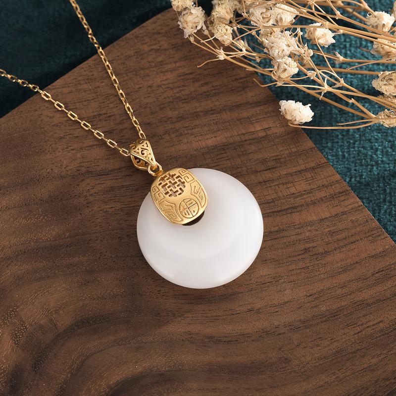 Ancient Style Influencer Live Stream Necklace: Gold-Plated Peace Buckle with Imitation Hetian Jade - Perfect Retro Gift for Mom