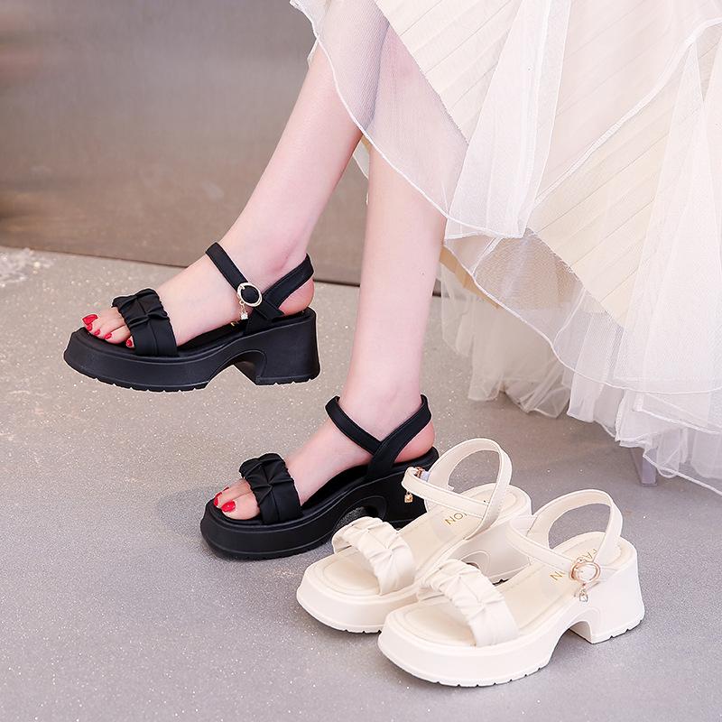 

One-word buckle with platform sandals women s 2025 summer new beautiful beach seaside heightening beach shoes 40 бежевий