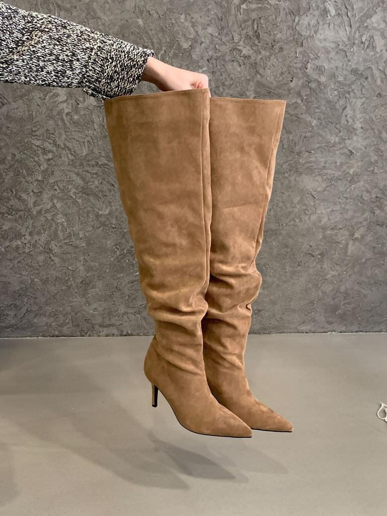 2025 europejskie i amerykańskie nowe jesienno-zimowe buty na cienkim obcasie ze szpiczastym noskiem, plisowane buty marszczone, kozaki do kolana, kozaki wysokie, buty damskie