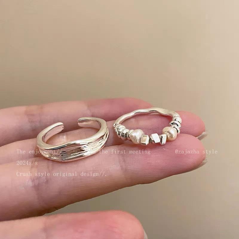 Pearl Smashed Silver Irregular Women's Ring - Niche, Light Luxury, High-End Design, Index Finger, Cold Style, Chubby Hand.