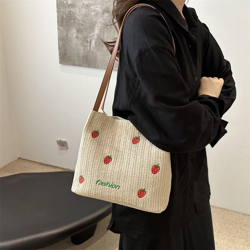 Summer Strawberry Straw Woven Large Capacity Tote Bag New Fashionable and Versatile Casual Small Fresh Shoulder Bag