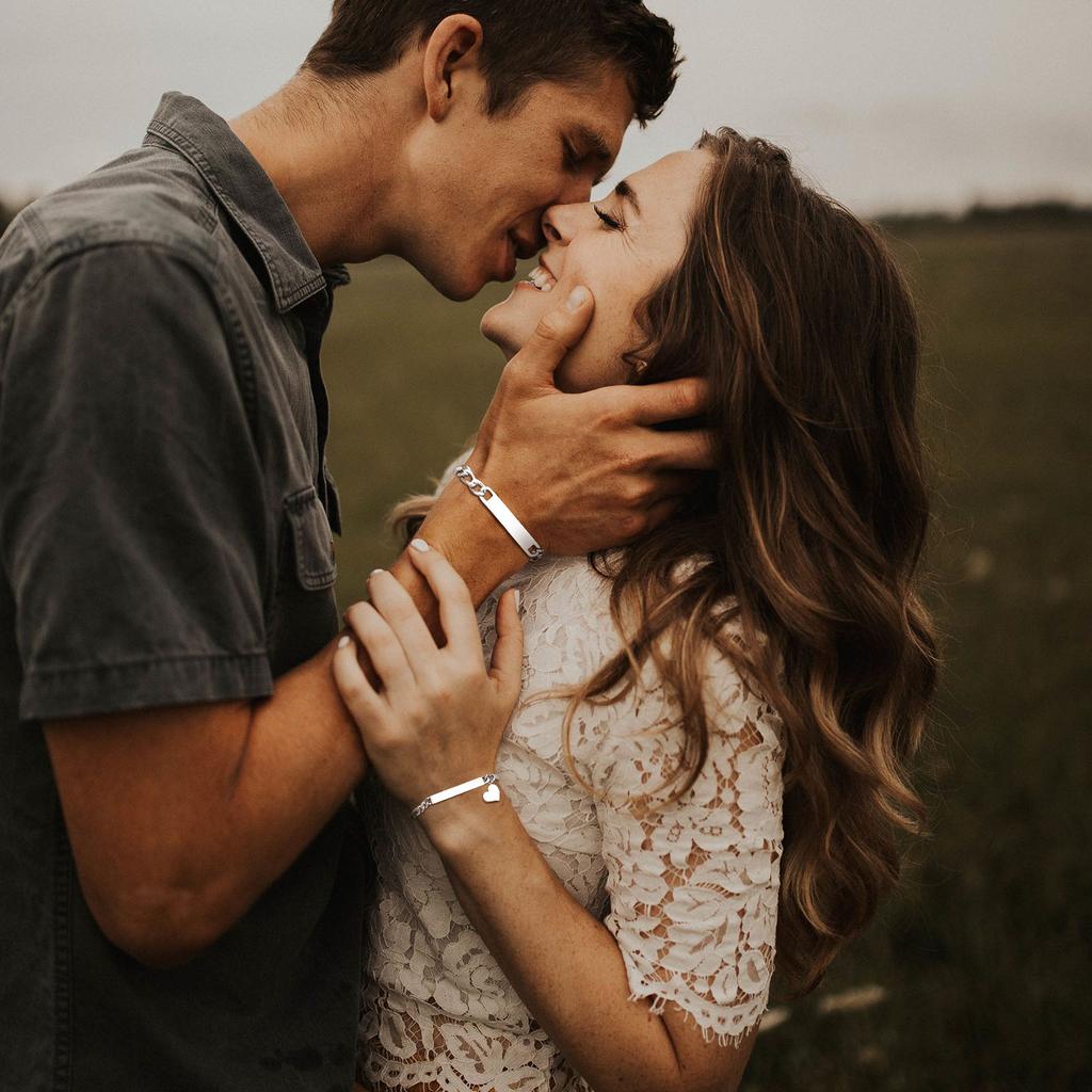 Vnox Cadeau Personnalisé Saint-Valentin Bijoux pour Couples, Bracelets Promesse d'Amour pour Femmes Hommes, Bracelets Chaîne Figaro avec Breloque Cœur