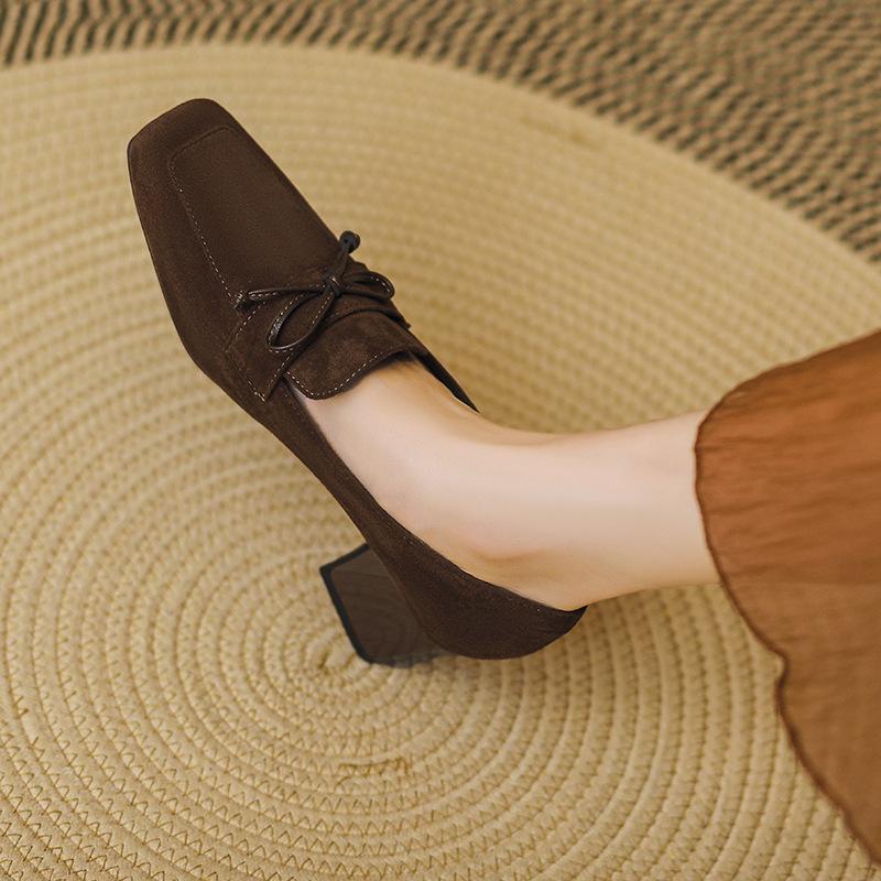 

Autumn and winter thick heel single shoes 2025 new French mid-heel shoes retro British women s shoes bow square head high heels 39 темно-коричневого кольору