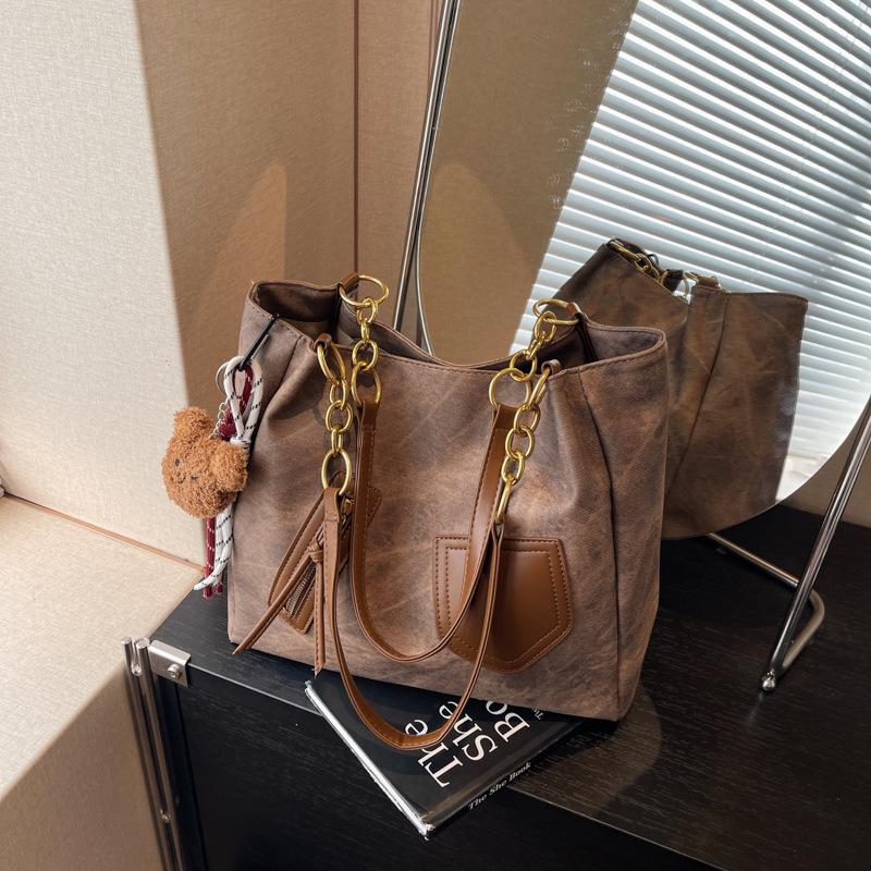 Tote bag women's new large-capacity commuter bag autumn and winter versatile casual high-end shoulder bag