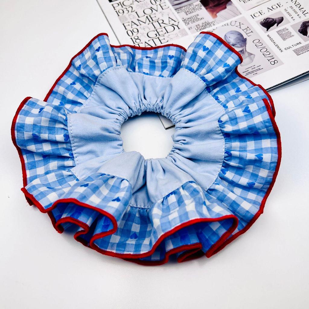 Academy Style Mehrschichtiger Karostoff Scrunchie für Mädchen - Vielseitiges Großes Haaraccessoire