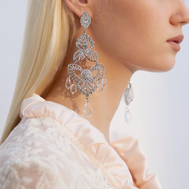 Artificial crystal flower fringed earrings, high-end explosive temperament earrings, light luxury and versatile earrings.