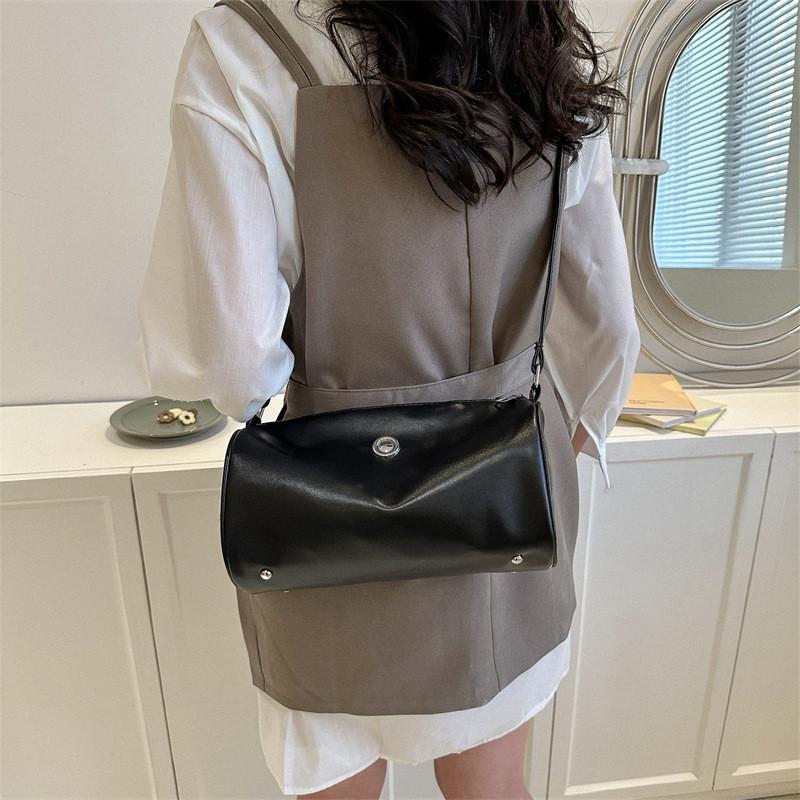 Chic Retro Shoulder Bag For Women 2023 Trendy Boston Bag With Zipper Closure