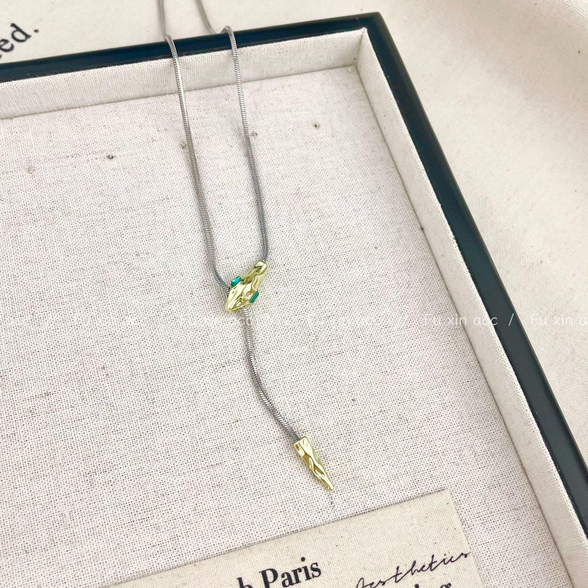 

Ожерелье из золота и серебра в виде зеленоглазой змеи: Роскошная модная цепочка на ключицу для девочек, высококачественный дизайн цепочки для свитера. n0453 зелёный