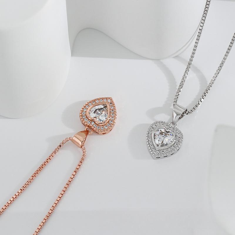 A peach heart pendant necklace, original design Korean version one-carat diamond-set simple and popular love necklace