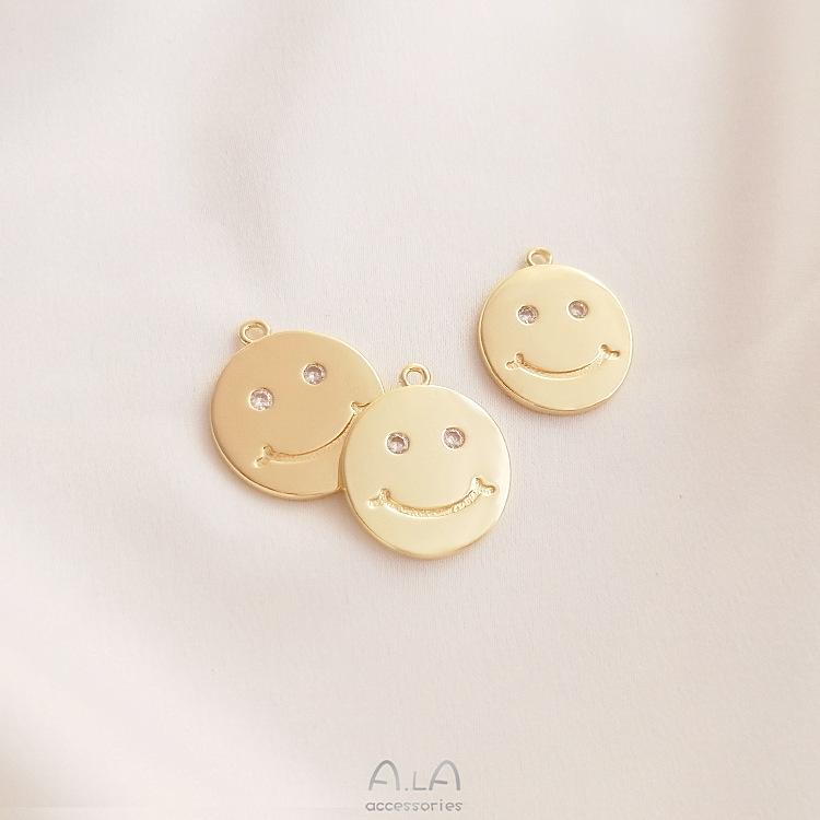 

Подвеска-шарм в виде смайлика из золота 14 карат с цирконием