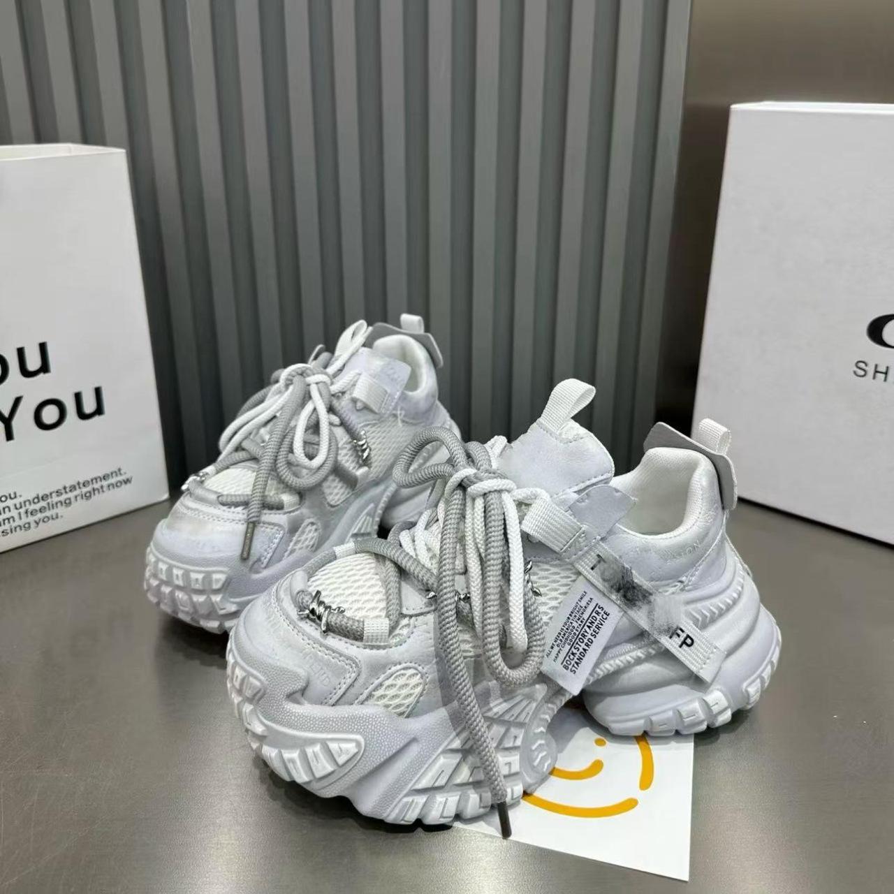 

Korean version of retro slim dad shoes girl 2025 new versatile niche breathable mesh explosion lightweight 40