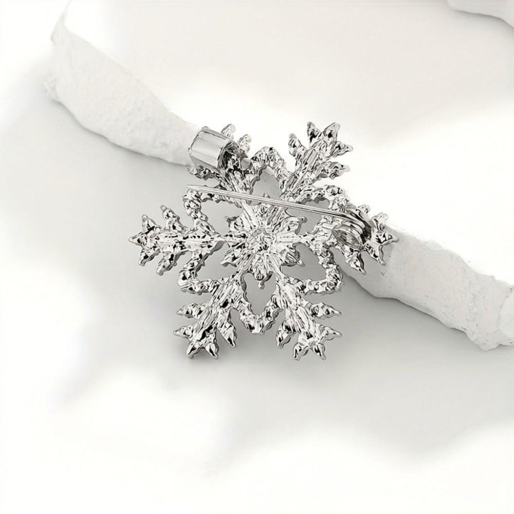 Versatile Rhinestone Pin Zinc Zinc Alloy Decorative Brooches Casual Christmas Snowflake Brooch Winter
