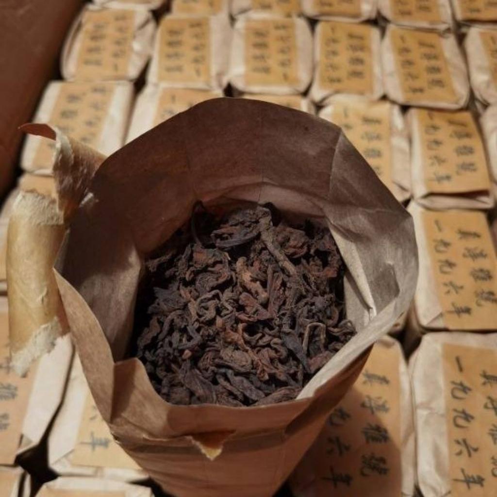 Zhenchunyahao Yiwu Wild Fragrance Old Ripe Loose Pu'er Tea 200g
