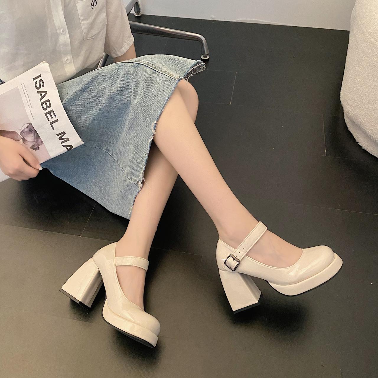 

French temperament thick heel retro shoes women s summer new shallow mouth Mary Jane high heels ins tide 35 чорний