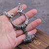 Chaîne king en acier inoxydable avec perles runiques et marteau de Thor mjolnir collier viking avec boîte en bois comme cadeau pour petit ami