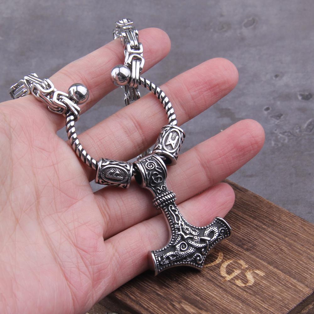 Chaîne king en acier inoxydable avec perles runiques et marteau de Thor mjolnir collier viking avec boîte en bois comme cadeau pour petit ami