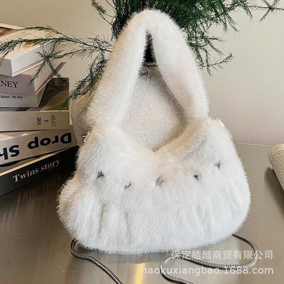 Versatile Plush Simple and Exquisite Messenger Bag, Advanced Design Sense 2025 Autumn and Winter Women's One-shoulder Portable Dumpling Bag