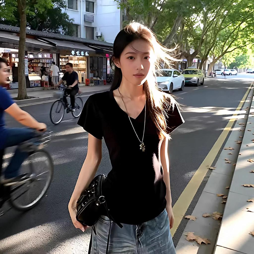 Black V-neck front shoulder short-sleeved T-shirt for women's inner wear, spring and summer new wear design, niche slim-fitting waist top