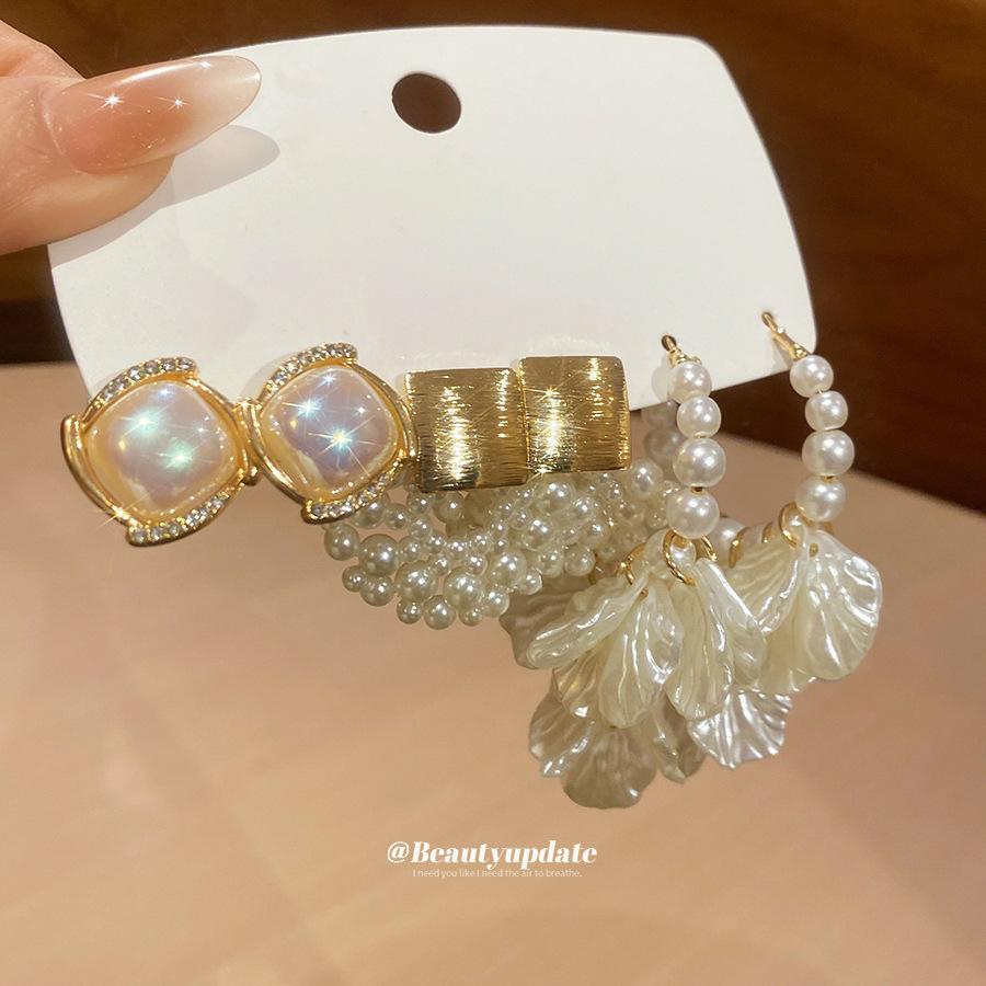 Silver Needle Diamond Flower Pearl Stud Earrings Set French Retro Temperament Versatile Earrings Light Luxury Earrings Women