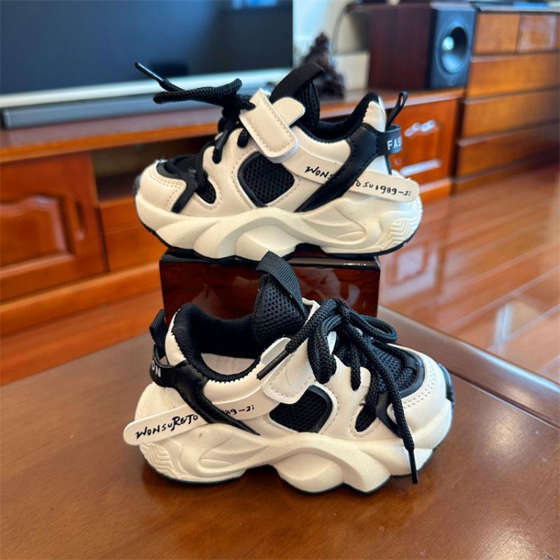 

Детская и девичья спортивная обувь Весна и Осень 2025 новинка дышащая сетка универсальная детская обувь для мальчиков кроссовки для бега inner length 13.0cm 21 yards