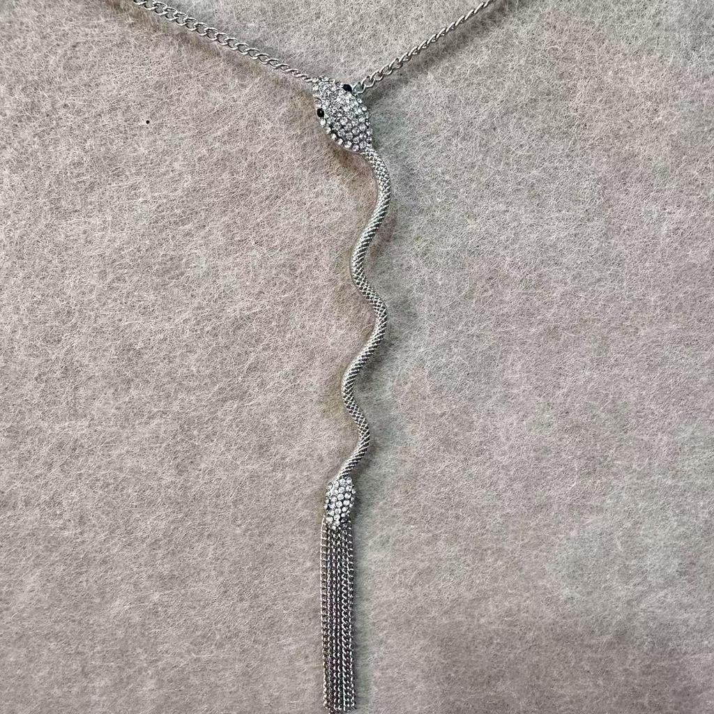 Elegant Cross-Border Sweater Chain: Luxury Women's Long Necklace - Versatile, Chic Autumn/Winter Accessory