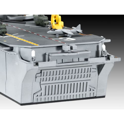 Revell 1/700 Scale US Navy Wasp-class Amphibious Assault Ship Plastic Model Kit 05178, Molded In Color