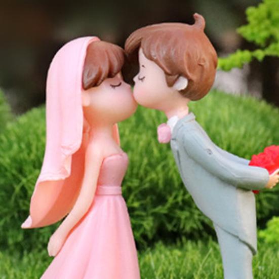 1 Pair Miniature Wedding Cake Toppers Mini Bride Groom Figurine Romantic Kissing Couple Resin Statue for Anniversaries Engagement Party Bridal Shower