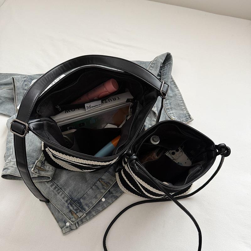 Black and white striped bucket bag women's large-capacity large bag leisure vacation beach bag versatile portable shoulder tote bag