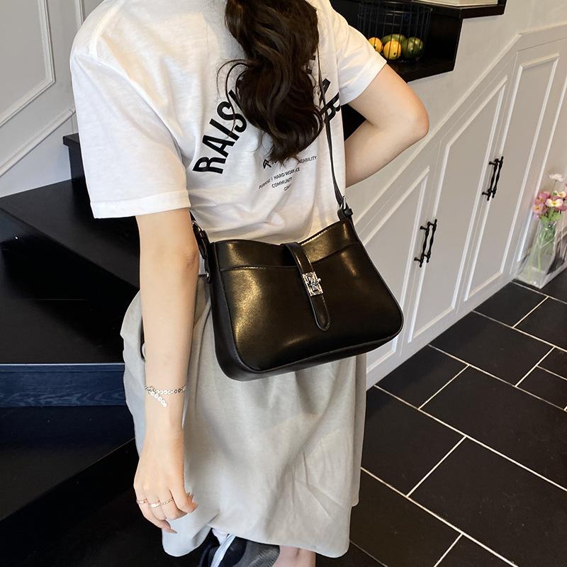 Niche Texture Handbag Women's Bag 2025 New Commuter Underarm Bag Simple and Versatile Messenger Method Mixed Bag
