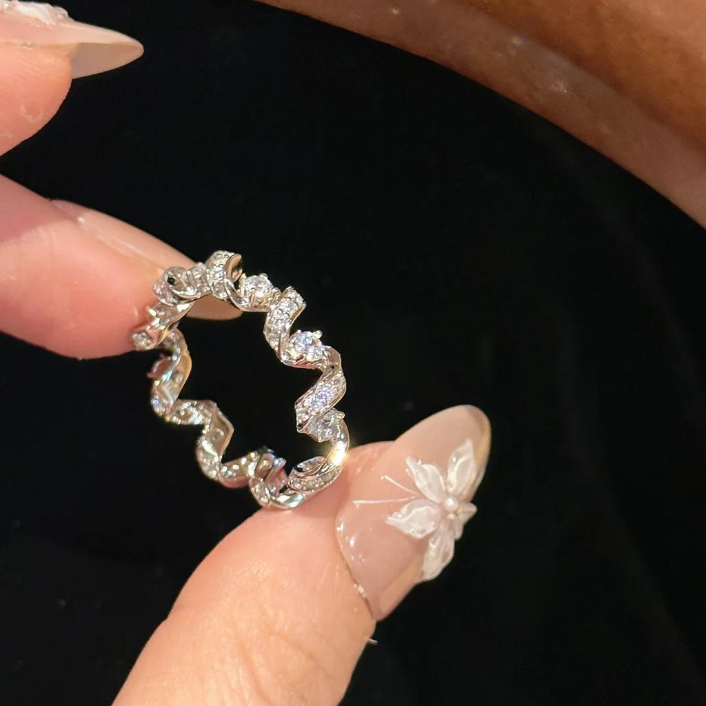 Fashion Light Luxury Commuter Classic Exquisite Temperament Full Diamond Phone Wire Winding Ring Design Sense Zircon Ring Woman