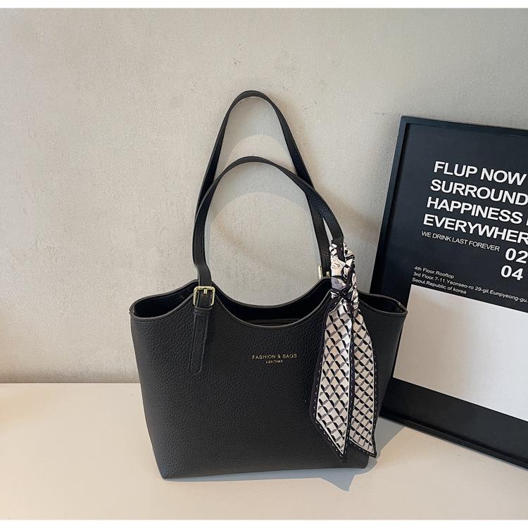 Spring new retro armpit bag high value shoulder commuter bag fashionable simple large capacity tote bag