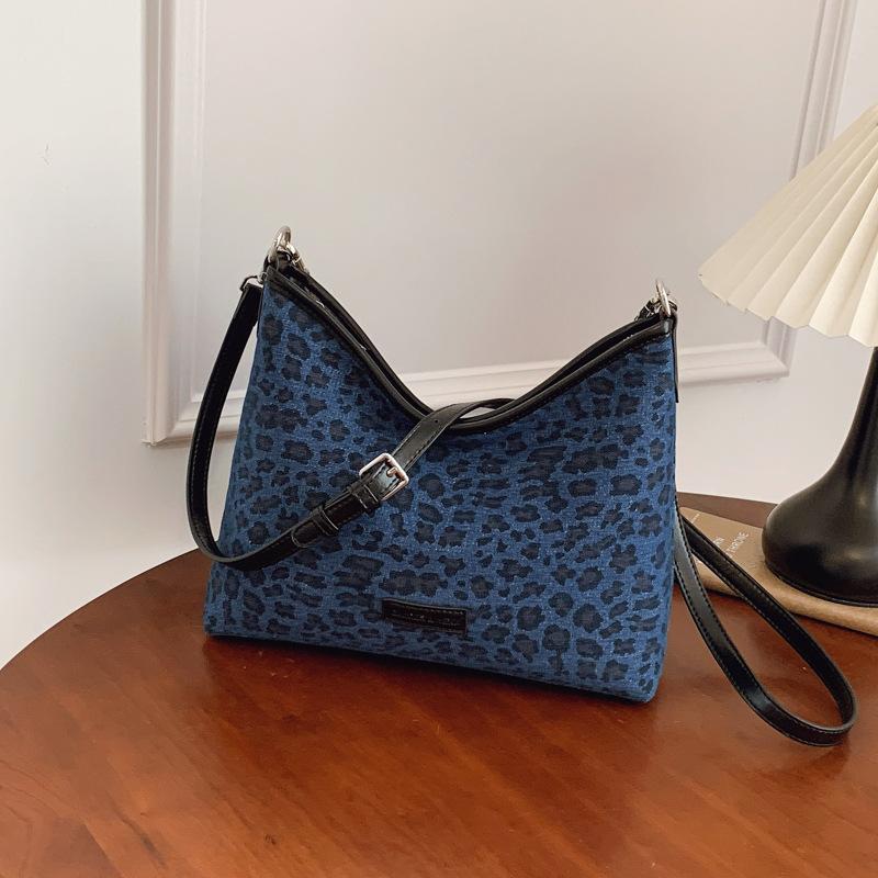 Leopard print bag women's large capacity 2025 new autumn and winter casual shoulder underarm bag versatile work commuter tote bag