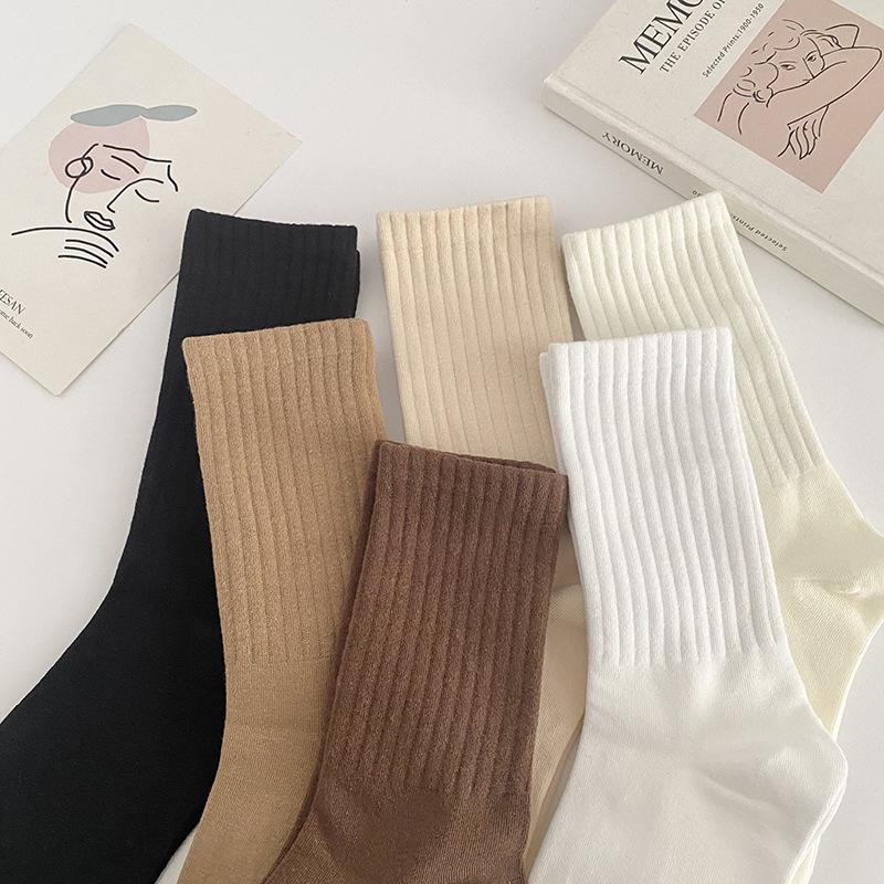 Women's Breathable Odor-resistant Solid Color Mid-calf Cotton Sports Socks