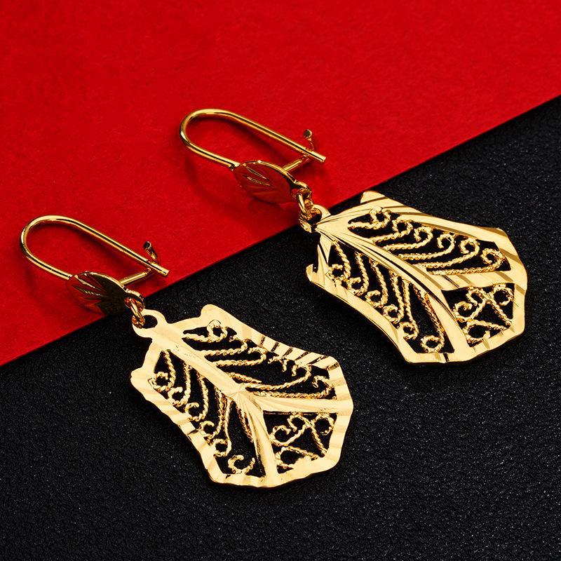 

Позолоченные серьги в виде евромонет из длинного песочного золота в этническом стиле для невест. Идеально подходит для мам и модных женщин. Style three