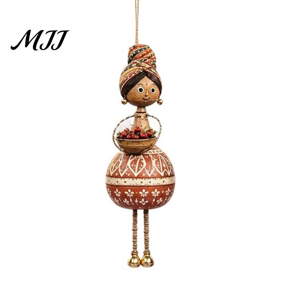 Decorazione Artistica da Interno ed Esterno Mano?Ornamento Appeso Bambola Etnica Dipinta, Ciondolo Stile Popolare con Campanella e Cesto, Statuetta Rustica Fantasiosa per la Casa Boho