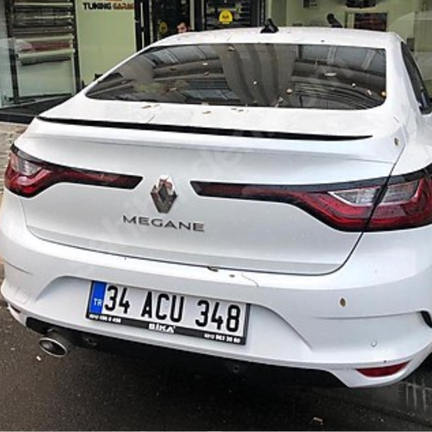 Nero pianoforte, spoiler universale anatomico, rivestimento elastico del cofano del bagagliaio.