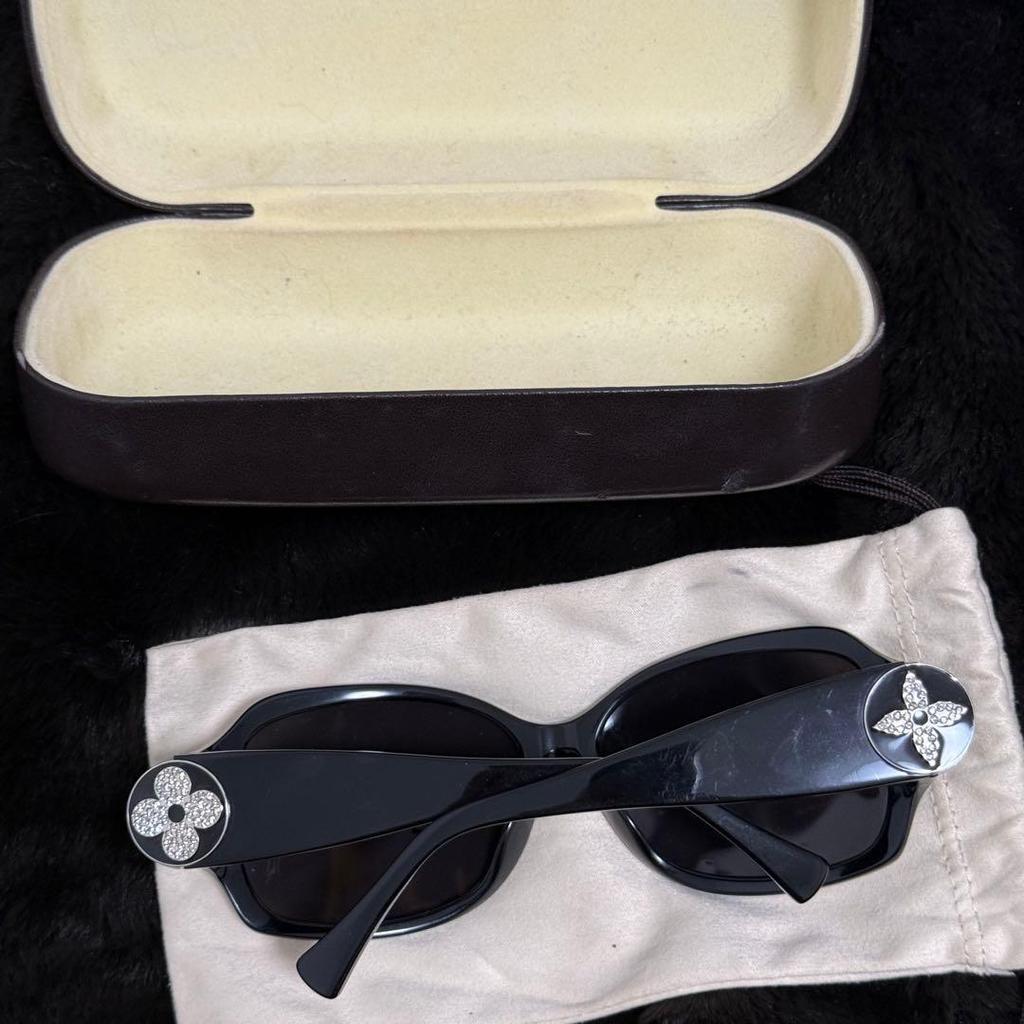 Used LOUIS VUITTON BLACK SUNGLASSES