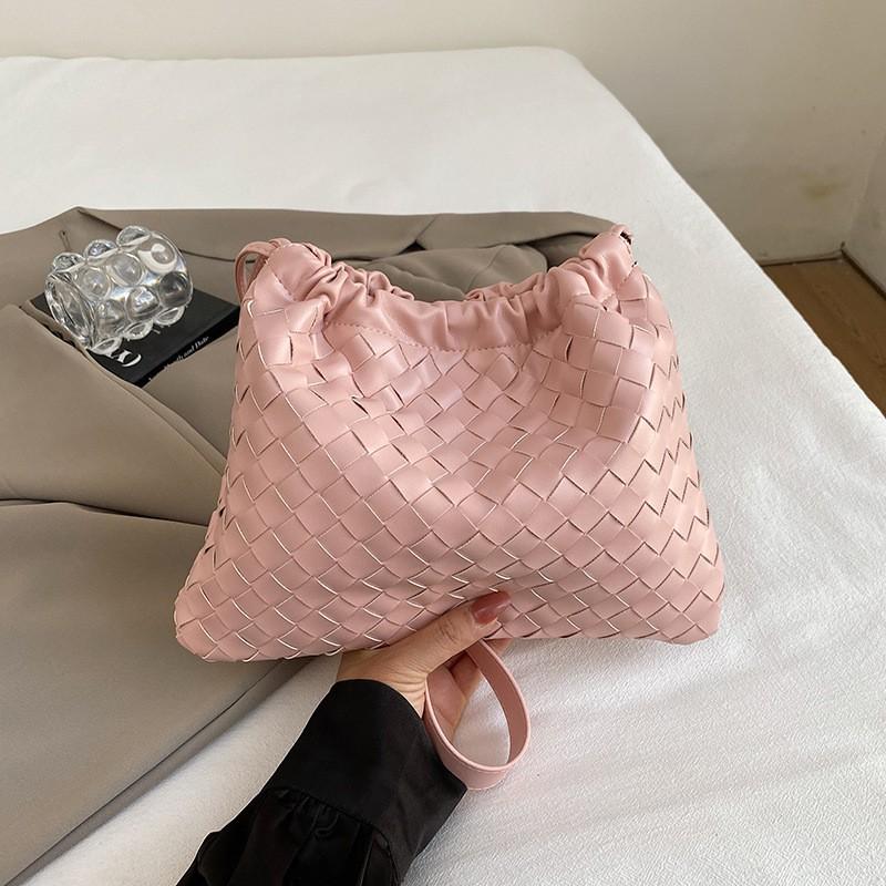 

High-quality Hand-woven Bag Women s Drawstring Blessing Bucket Shoulder Cross-body Bundle Mouth Cloud Underarm рожевий