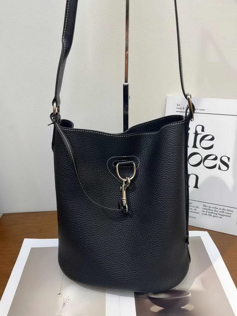 

2025 Новая женская сумка из натуральной кожи, верхний слой из коровьей кожи, односторонняя сумка через плечо, сумка-ведро, повседневная сумка большой вместимости с диагональным поперечным креплением 25x15x28cm чёрный