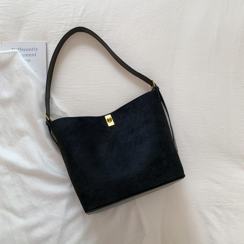 

2025 autumn new trendy large-capacity commuter tote bag fashionable foreign style bucket bag simple shoulder bag